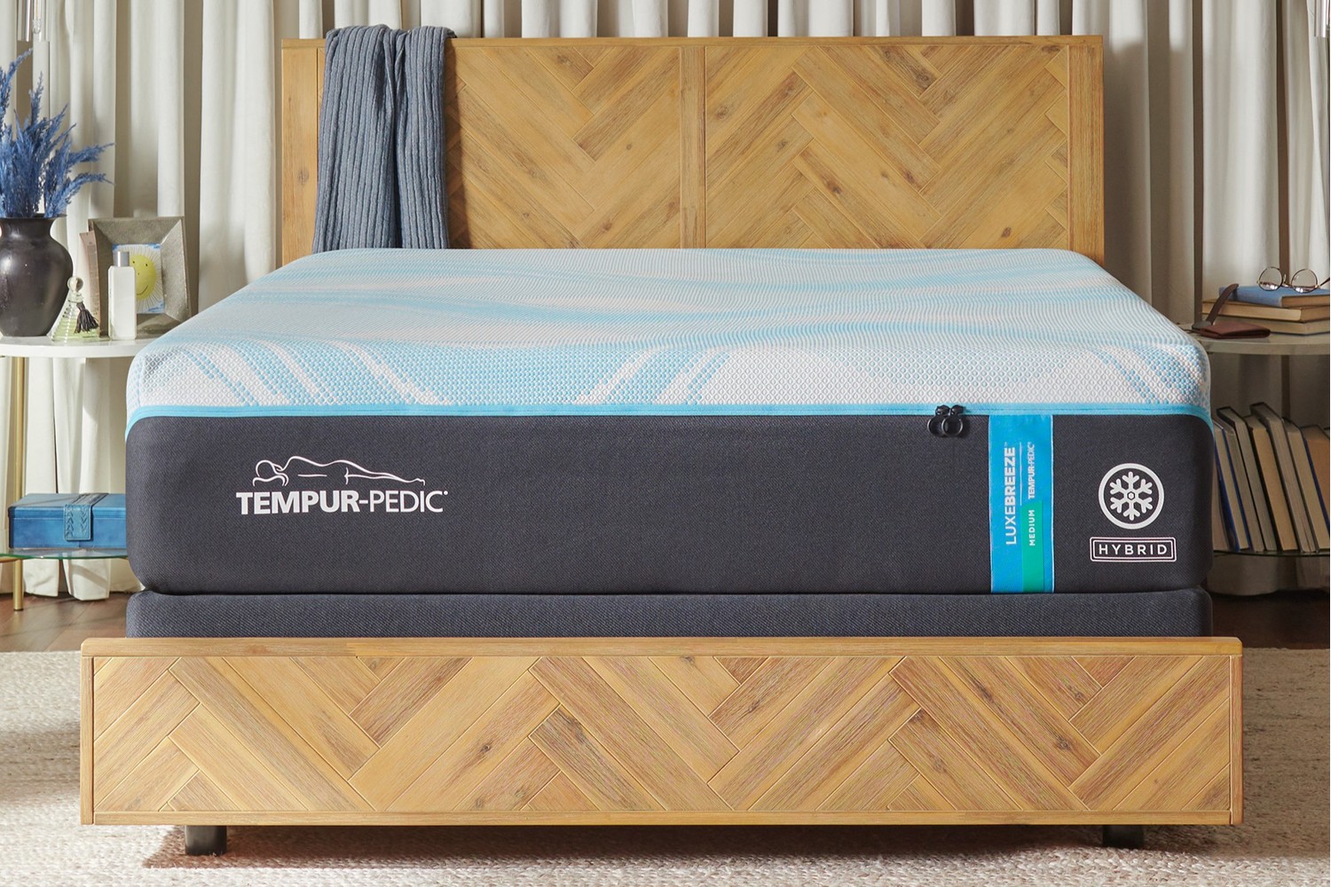 Tempur-Pedic® TEMPUR-LuxeBreeze® Queen Medium Hybrid Mattress