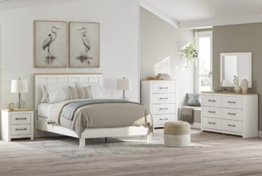 Linnocreek Two-Tone Queen 5 Piece Bedroom Set
